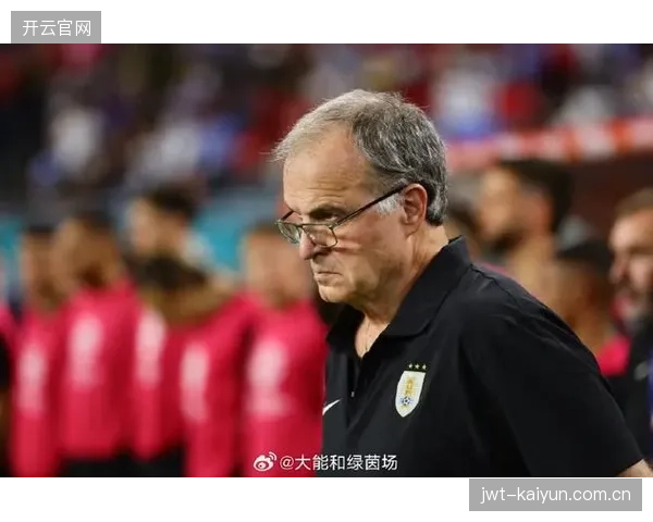 贝尔萨改造奥利维拉为出球中卫，其长传将成为乌拉圭反击第一发起点。